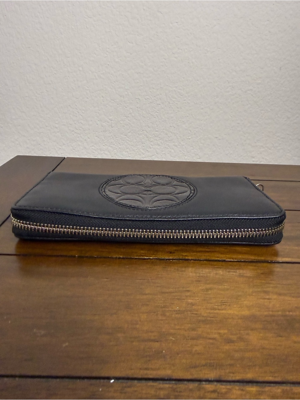 Coach wallet. Black leather with patent leather accent - Picture 3 of 6